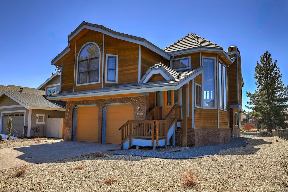 Front view 1940 Kokanee Way in the Tahoe Keys