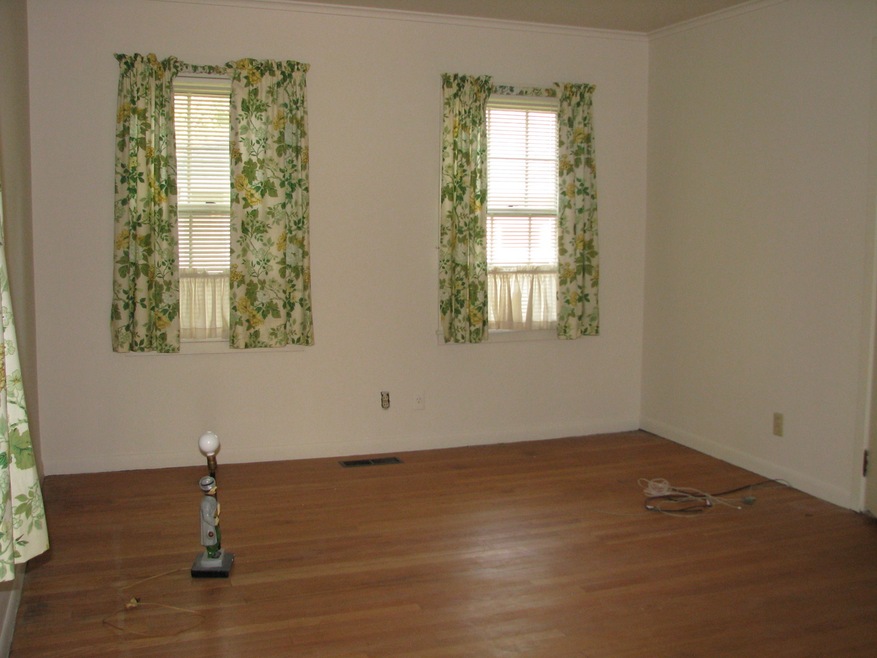 707 E Scott St, Tuscola, IL 61953 - photo 1