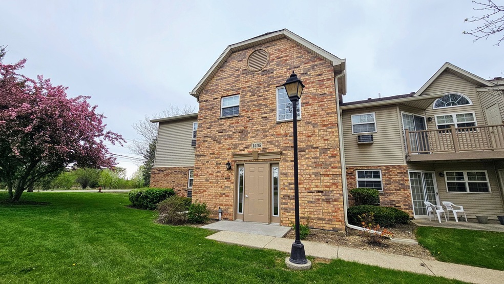 1435 Spring Brook Ct unit 1D, Round Lake Beach, IL 60073 - photo 1