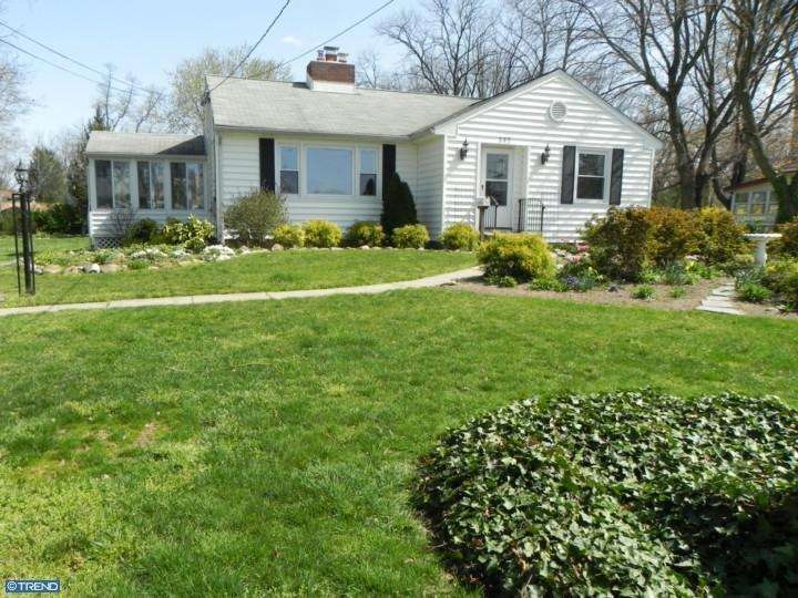 332 Wheatley Ave, Beverly, NJ 08010 - photo 1