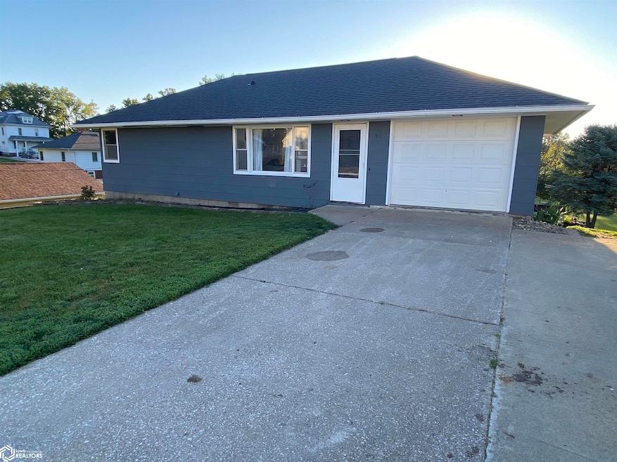 511 N Orchard St, Brooklyn, IA 52211 - photo 1