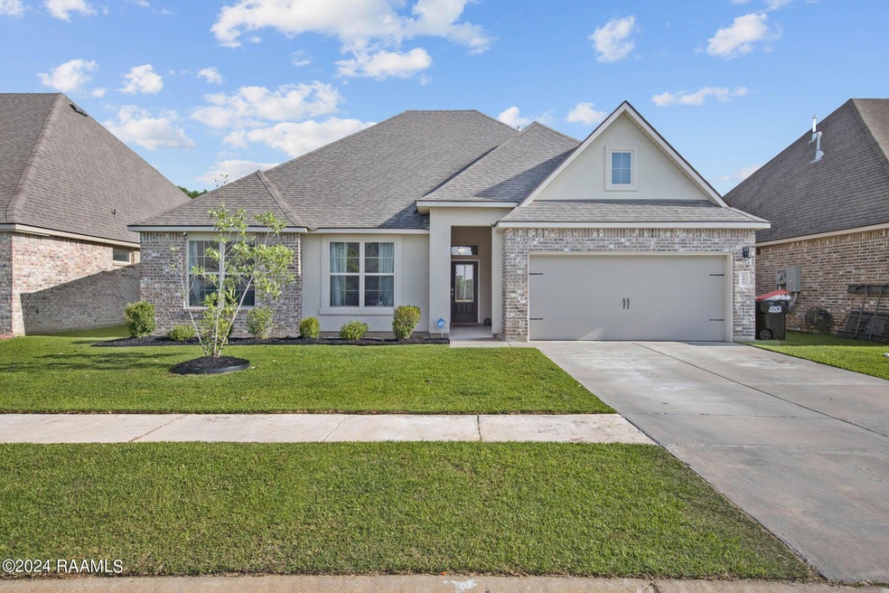 1-web-or-mls-303 New Trails Ln-1
