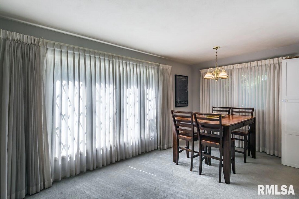 1511 Parklane Dr, Bettendorf, IA 52722 - photo 1