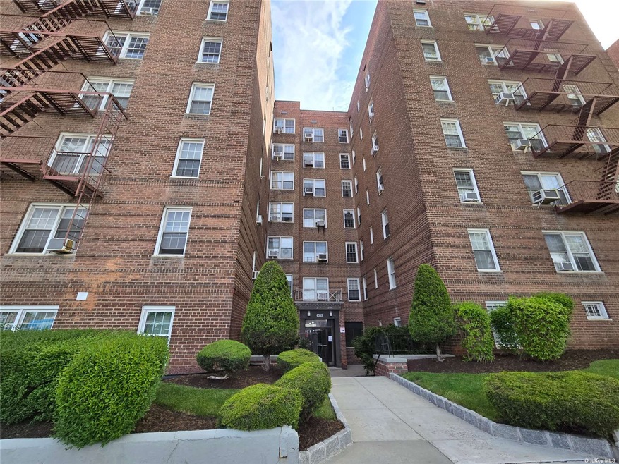 63-85 Woodhaven Blvd unit 3H, Rego Park, NY 11374 - photo 1