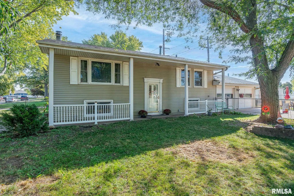 6731 Wilkes Ave, Davenport, IA 52806 - photo 1