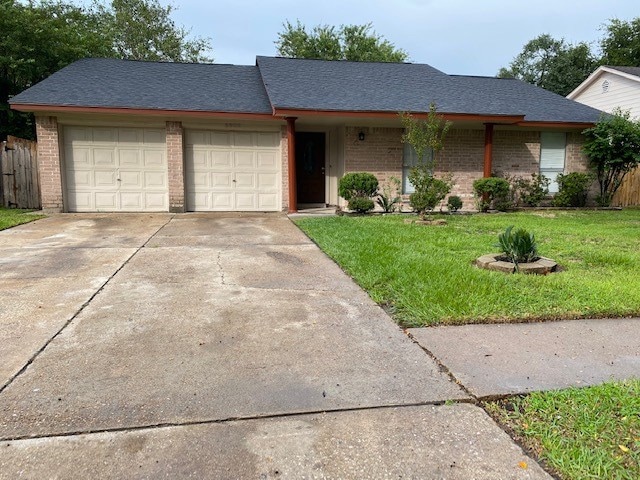 6902 Winding Trace Dr, Houston, TX 77086 - photo 1