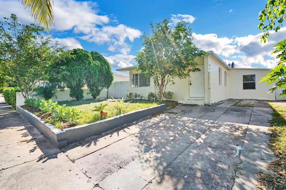 924 38th St, West Palm Beach, FL 33407 - photo 1