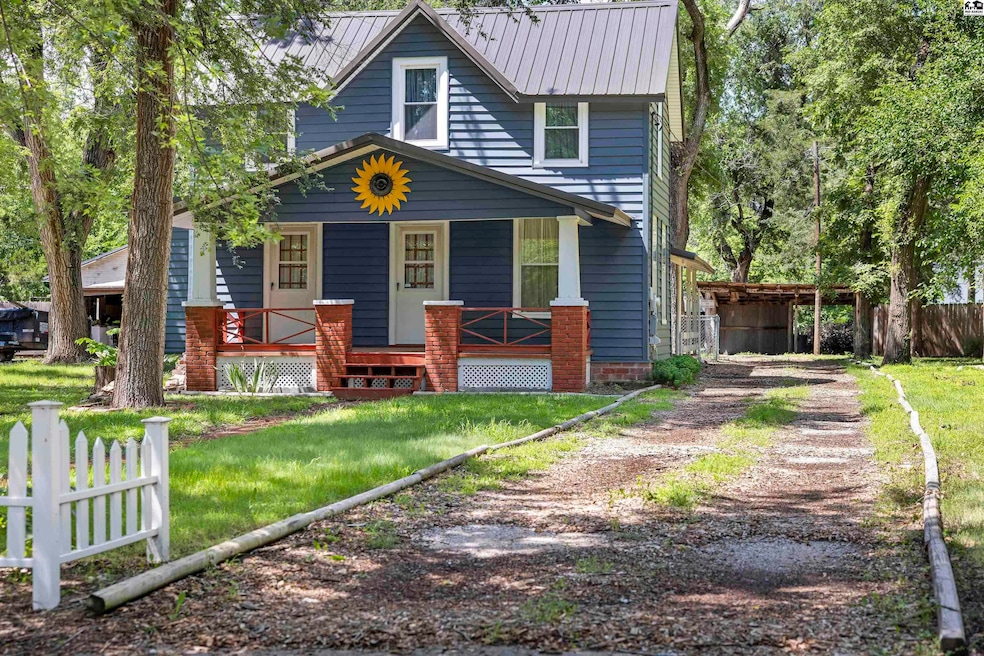 522 E Main St, Sterling, KS 67579 - photo 1