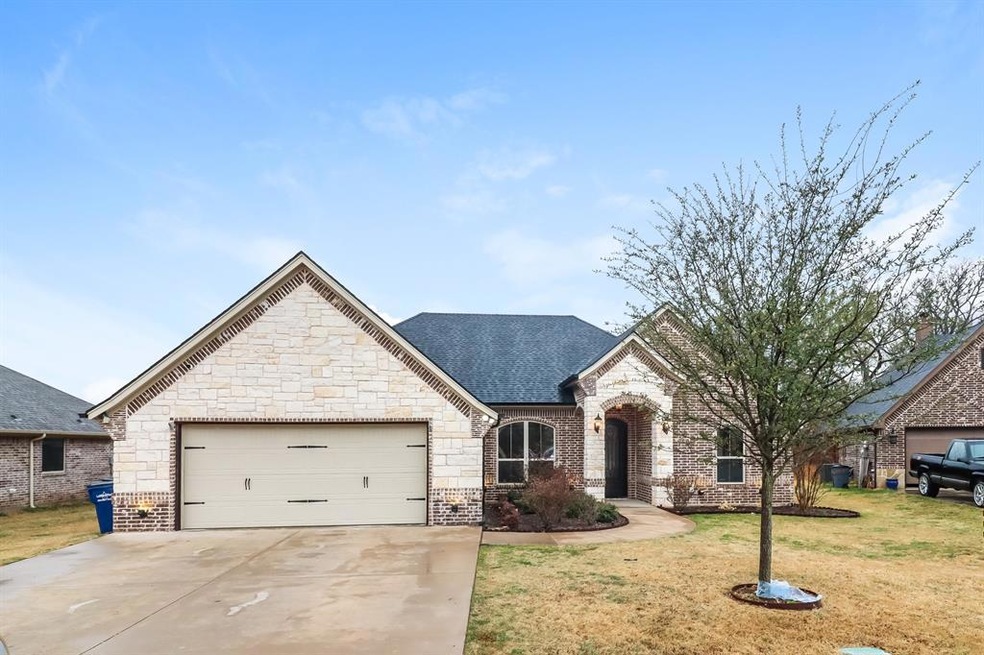 3109 Windcrest Ct, Granbury, TX 76049 - photo 1