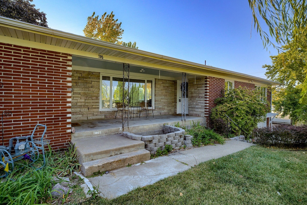 705 Mulberry St, Atlantic, IA 50022 - photo 1