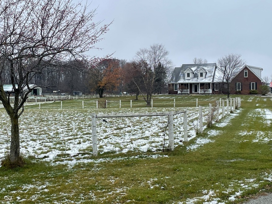 6854 W Fall Creek Dr, Pendleton, IN 46064 - photo 1