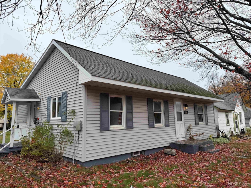 806 Rockland Rd, Ontonagon, MI 49953 - photo 1