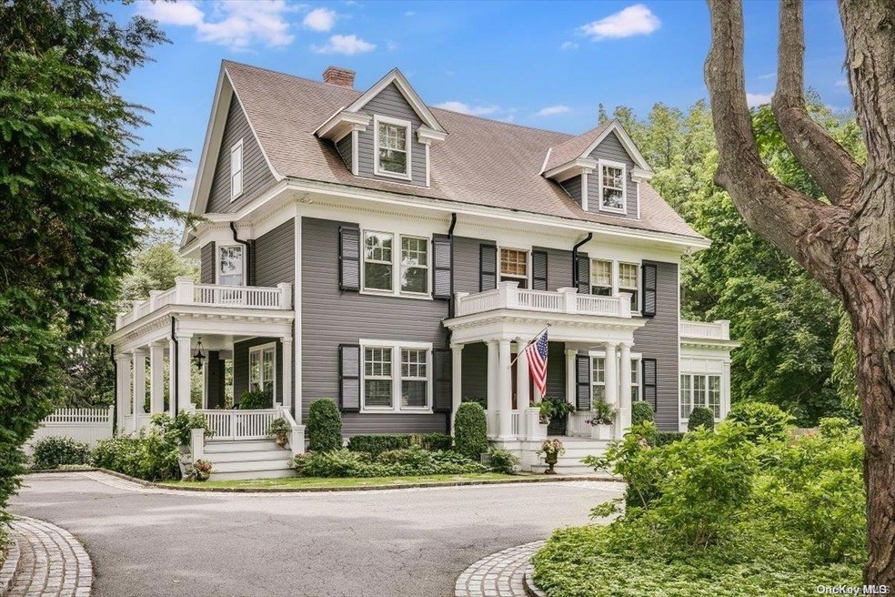 90 Duck Pond Rd, Glen Cove, NY 11542 - photo 1