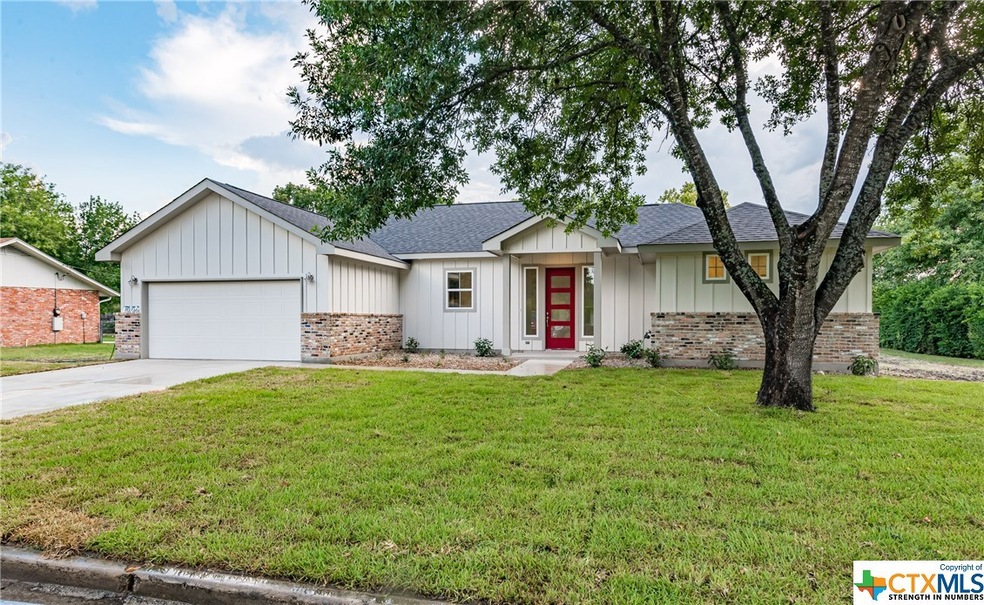 1006 Elizabeth, Seguin, TX 78155 - photo 1