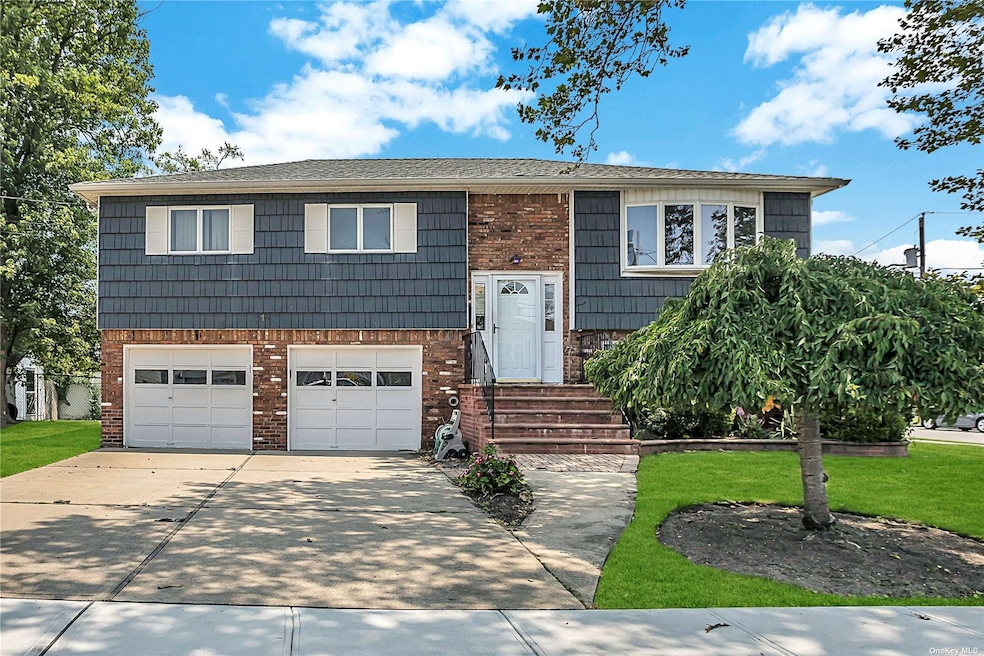 12 Laurel Rd, Freeport, NY 11520 - photo 1