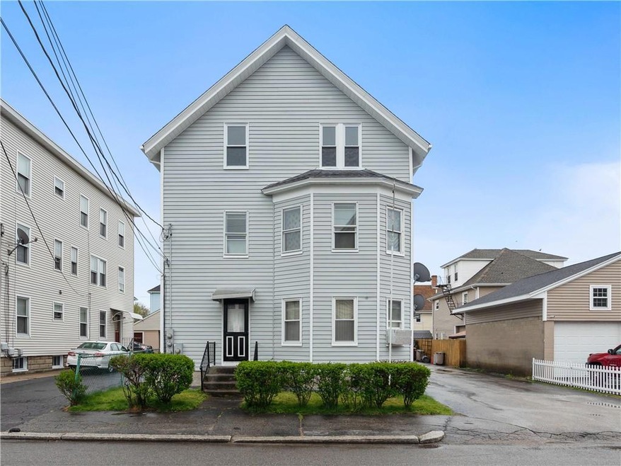 129 Coyle Ave, Pawtucket, RI 02861 - photo 1