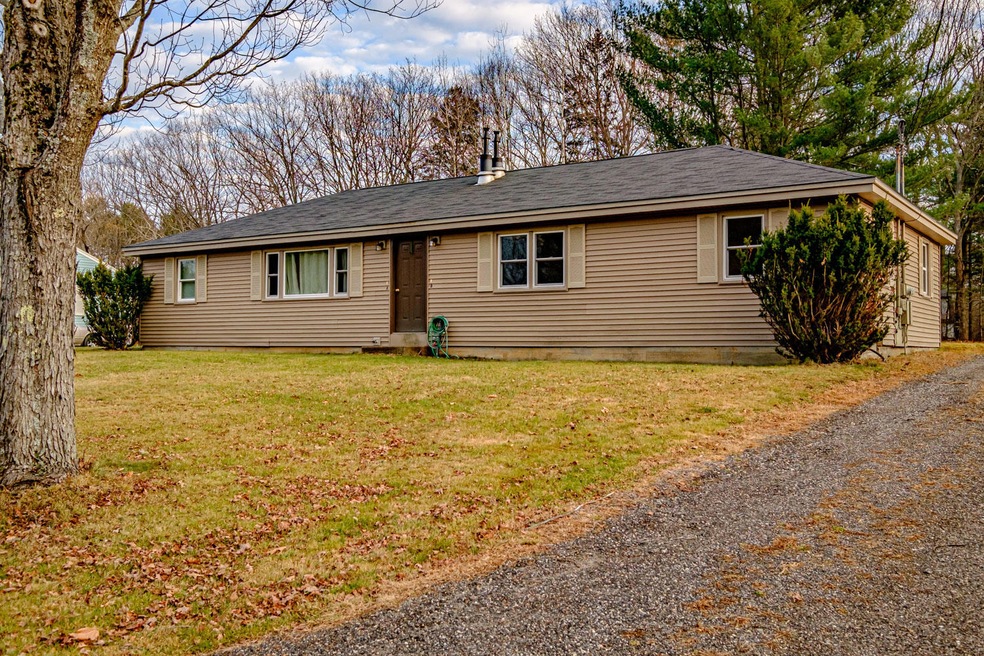 122 Burnell Dr, Yarmouth, ME 04096 - photo 1