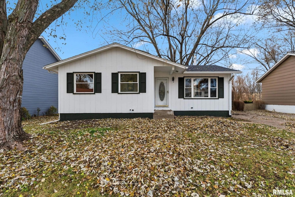 5812 Hillandale Rd, Davenport, IA 52806 - photo 1