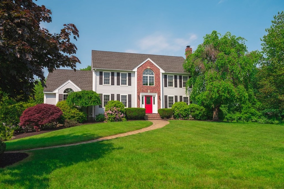 39 Betty Ann Ln, Dracut, MA 01826 - photo 1