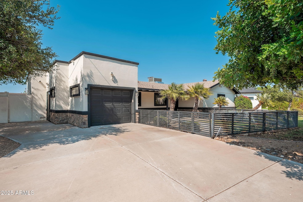 3002 E Glenrosa Ave, 07-15 - 13