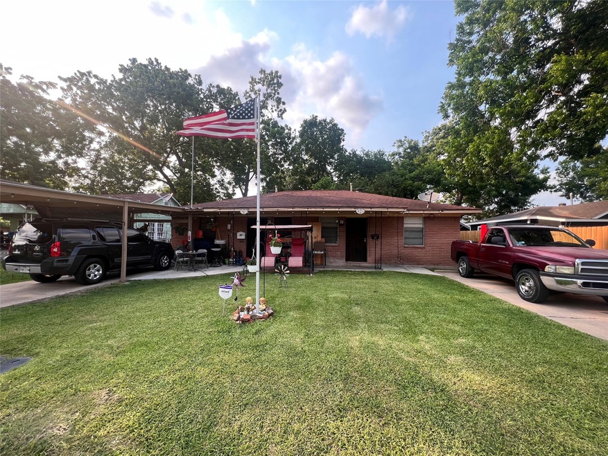 67 Neyland St, Houston, TX 77022 - photo 1