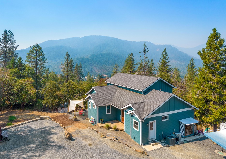 688 Manzanita Dr, Rogue River, OR 97537 - photo 1