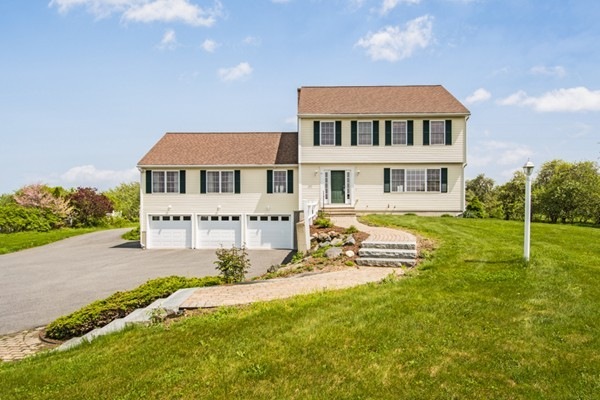 61 Moffett St, Lancaster, MA 01523 - photo 1