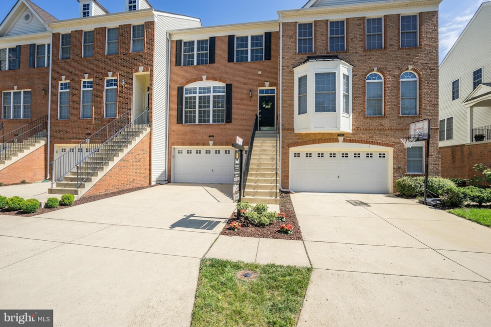 25808 Kirkwood Square, Chantilly, VA 20152 - photo 1