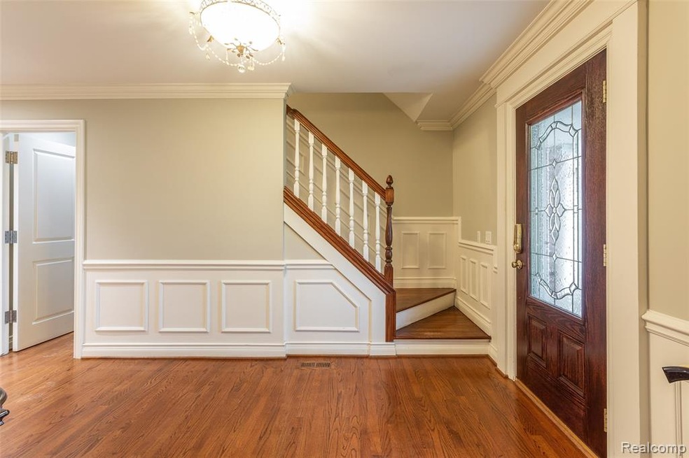 3207 E Breckenridge Ln, Bloomfield Hills, MI 48301 - photo 1