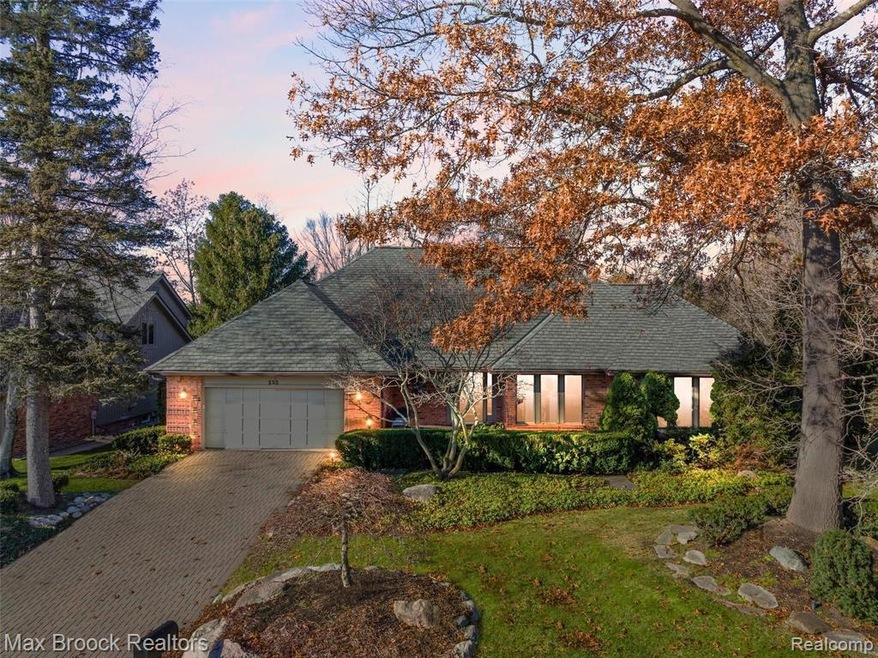 233 Norcliff Dr-1.jpg