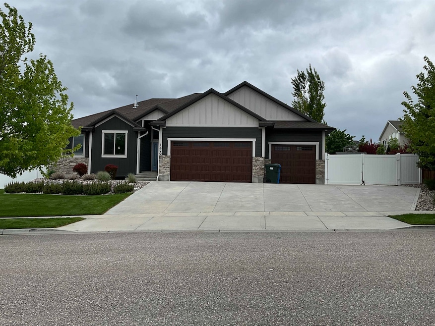 Pending $649,900