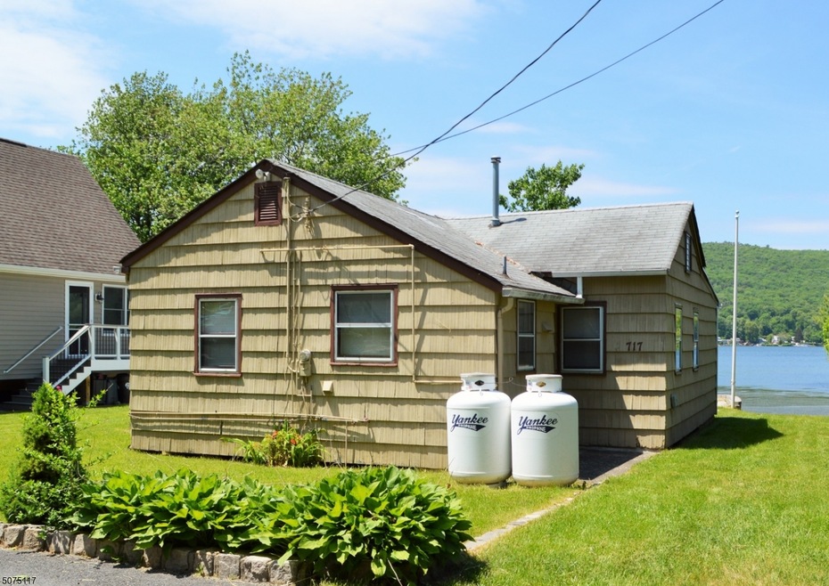 717 E Shore Rd, Hewitt, NJ 07421 - photo 1
