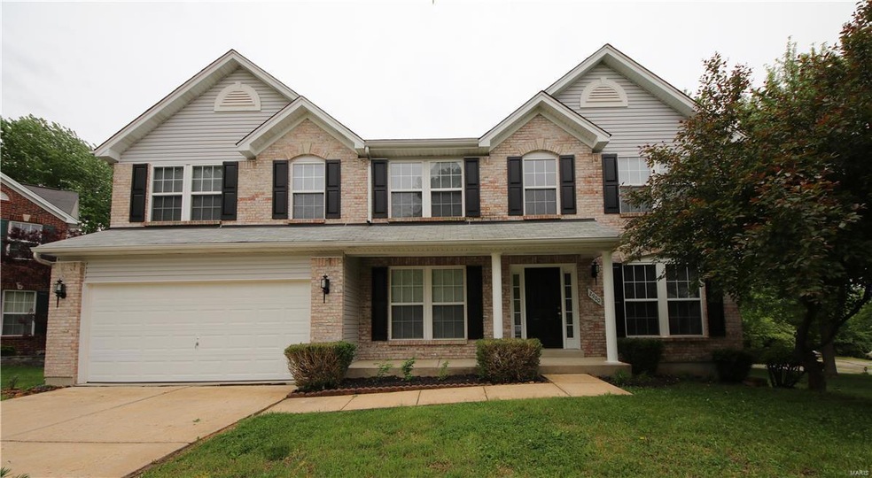 Newer 2 story house with great curb appeal. Vinyl 
