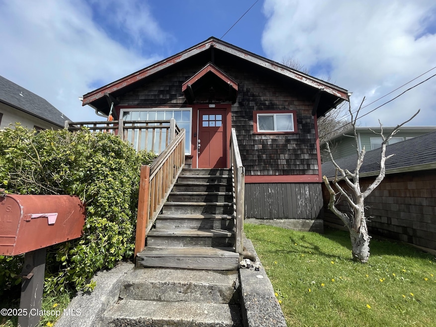 809 Glasgow Ave, Astoria, OR 97103 - photo 1