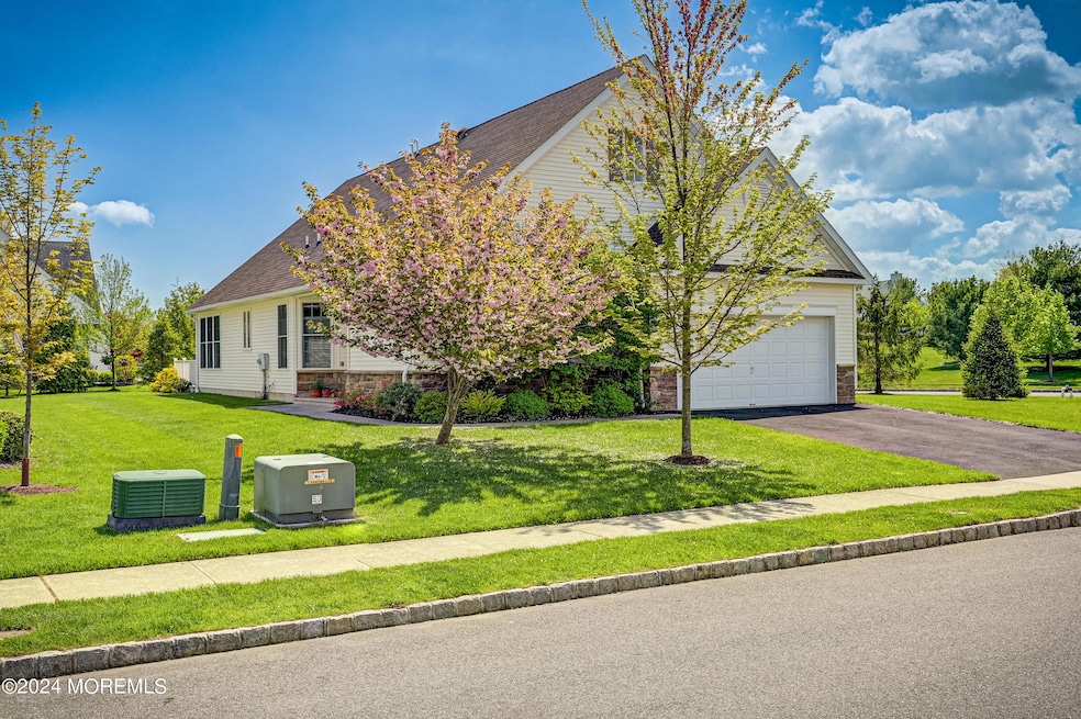 92_Cedar_Village_Blvd_001