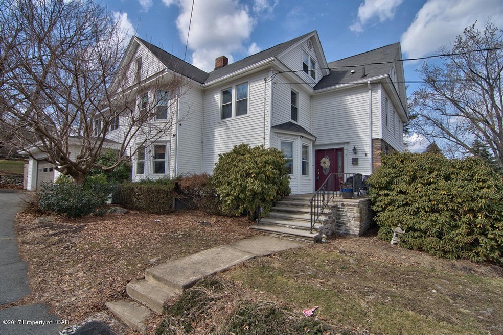 8 N Pioneer Ave, Shavertown, PA 18708 - photo 1