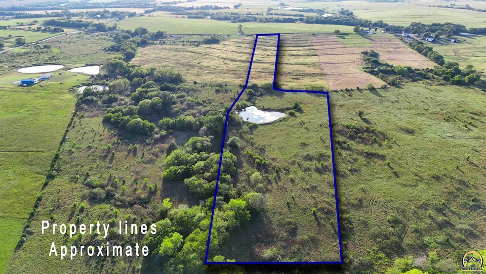 7402 SW Davis Rd, Auburn, KS 66402 - photo 1