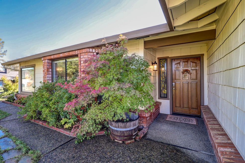 5589 Trish Ct, Redding, CA 96003 - photo 1