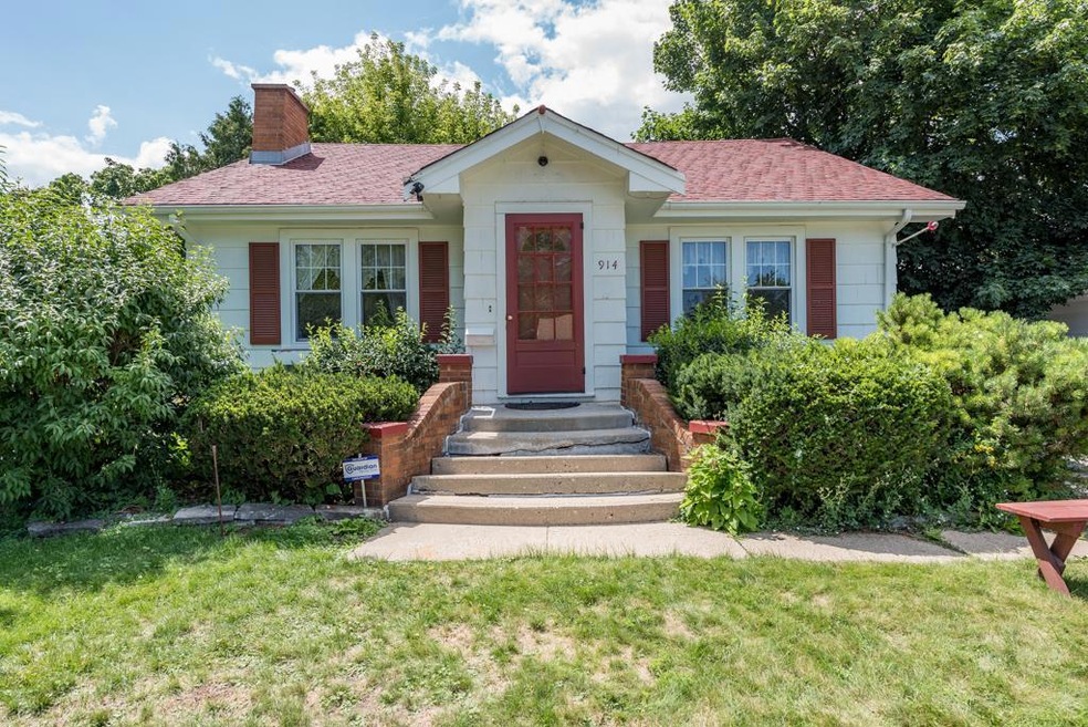 914 N Mcaree Rd, Waukegan, IL 60085 - photo 1