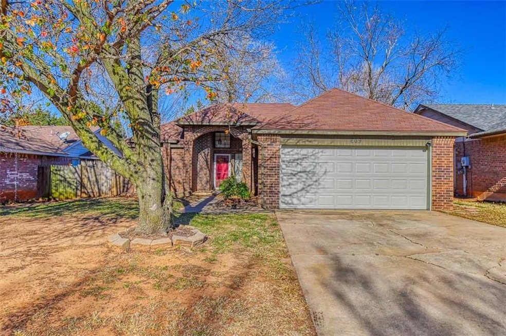 609 Coopers Hawk Dr, Norman, OK 73072 - photo 1
