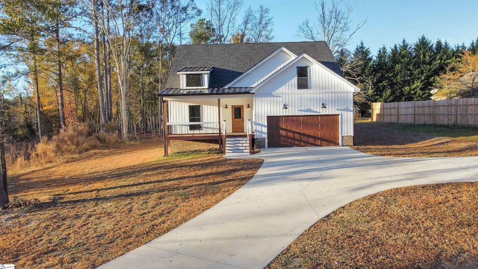 704 Sherwood Ave, Honea Path, SC 29654 - photo 1