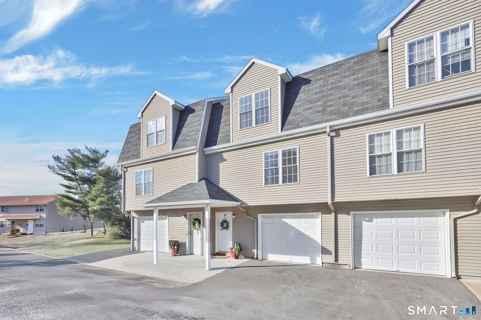 174 Stonefield Dr unit 36, Waterbury, CT 06705 - photo 1