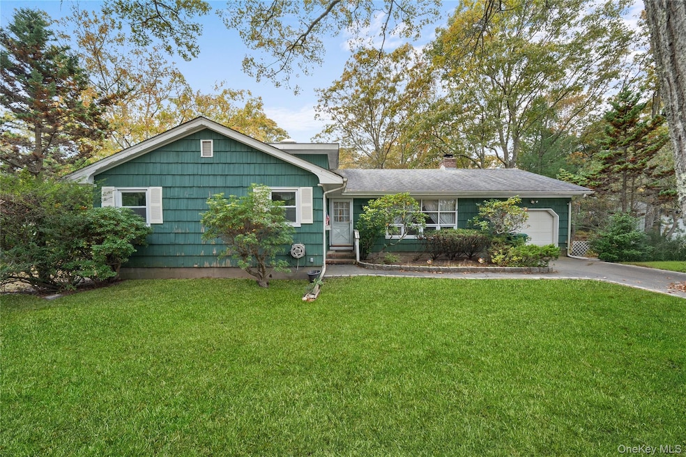 4 Acorn Path, East Quogue, NY 11942 - photo 1