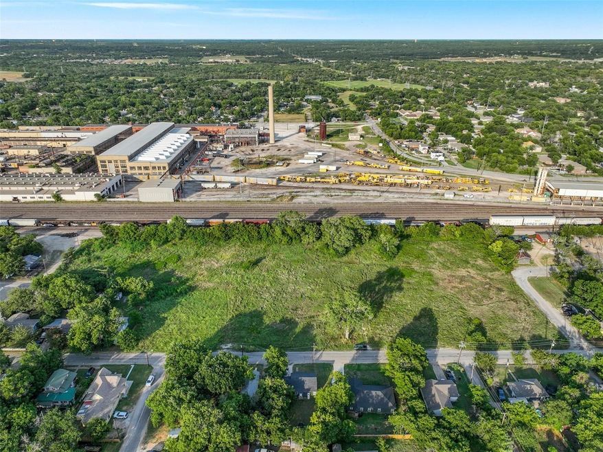 710 N Border St, Cleburne, TX 76031 - photo 1