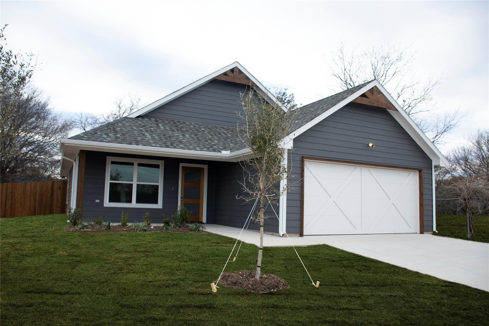 107 Clover Cir, Weatherford, TX 76086 - photo 1