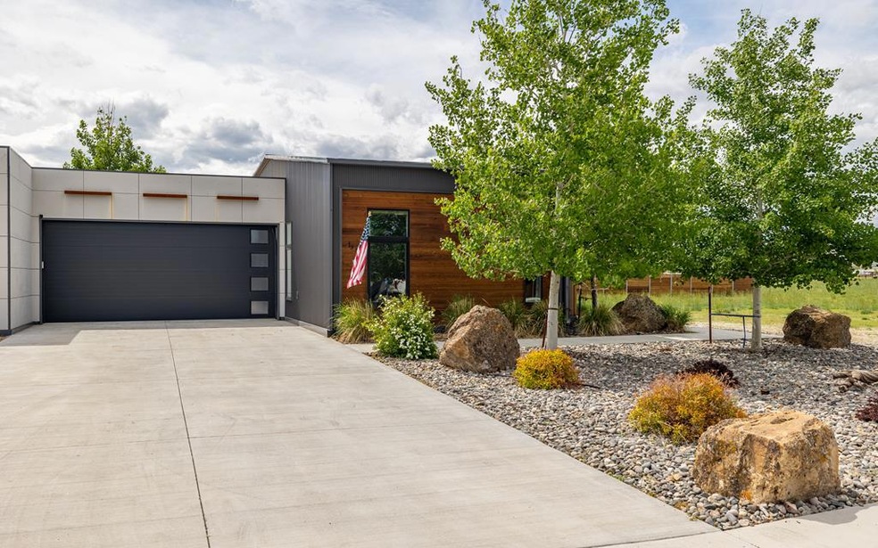 737 Stone St, Cody, WY 82414 - photo 1