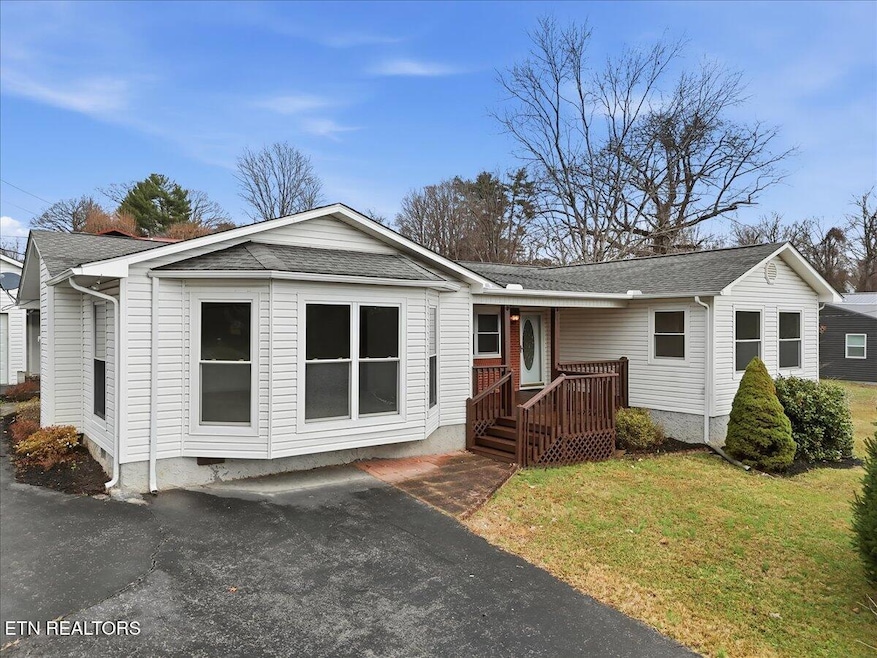 211 Hilltop Rd, La Follette, TN 37766 - photo 1