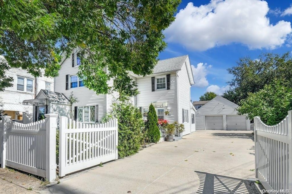 4 Covert Ave, New Hyde Park, NY 11040 - photo 1