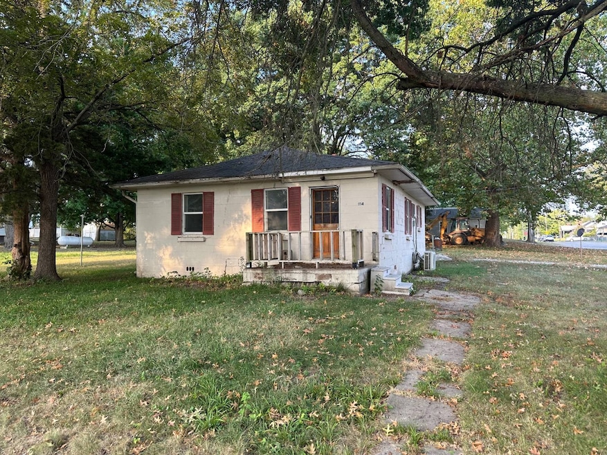 1114 Comstock St, Chillicothe, MO 64601 - photo 1