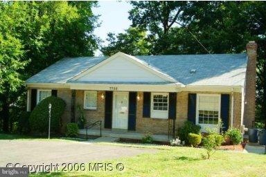 7702 Finns Ln, Lanham, MD 20706 - photo 1